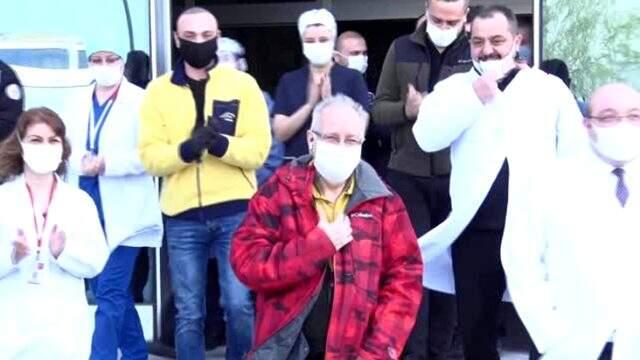 64 yaşındaki ünlü doktor Oğuz Özyaral 10 günde koronavirüsü yendi