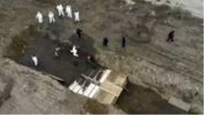 ABD’de koronavirüsten ölenler için kazılan toplu mezar havadan görüntülendi