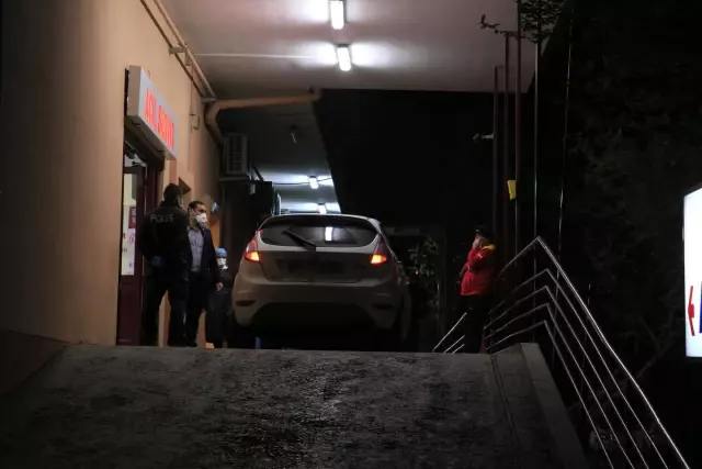 Adana’da defalarca bıçaklanmış ağır yaralı şahıs, kendi kullandığı otomobille hastaneye geldi