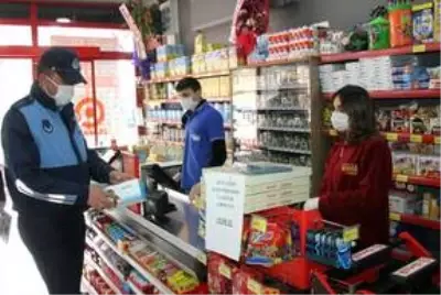 Bayburt'ta marketlere maske dağıtıldı