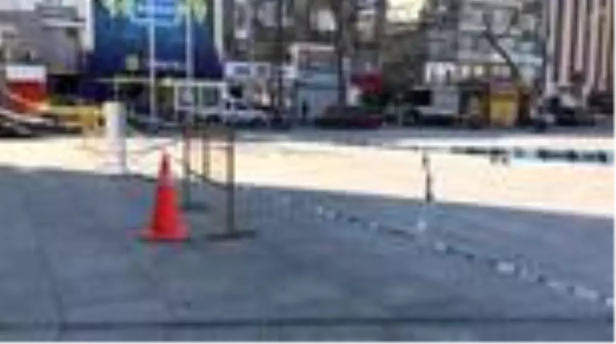 Çorlu'da vatandaşların Cumhuriyet Meydanı'na girmesi yasaklandı