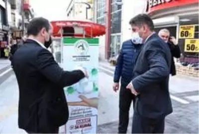 Düzce Belediyesi, sokaklara el dezenfektanları koydu Düzce Belediyesi, sokaklara el dezenfektanları koydu