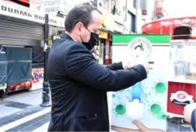 Düzce Belediyesi, sokaklara el dezenfektanları koydu Düzce Belediyesi, sokaklara el dezenfektanları koydu
