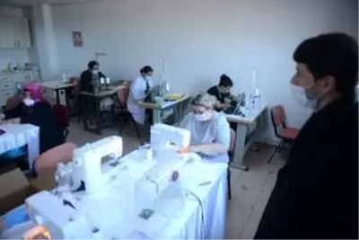 Eceabat Halk Eğitim Merkezi ilçenin maske ihtiyacını karşılıyor