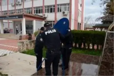 Gercüş'te korona virüs önlemli Polis Haftası kutlaması