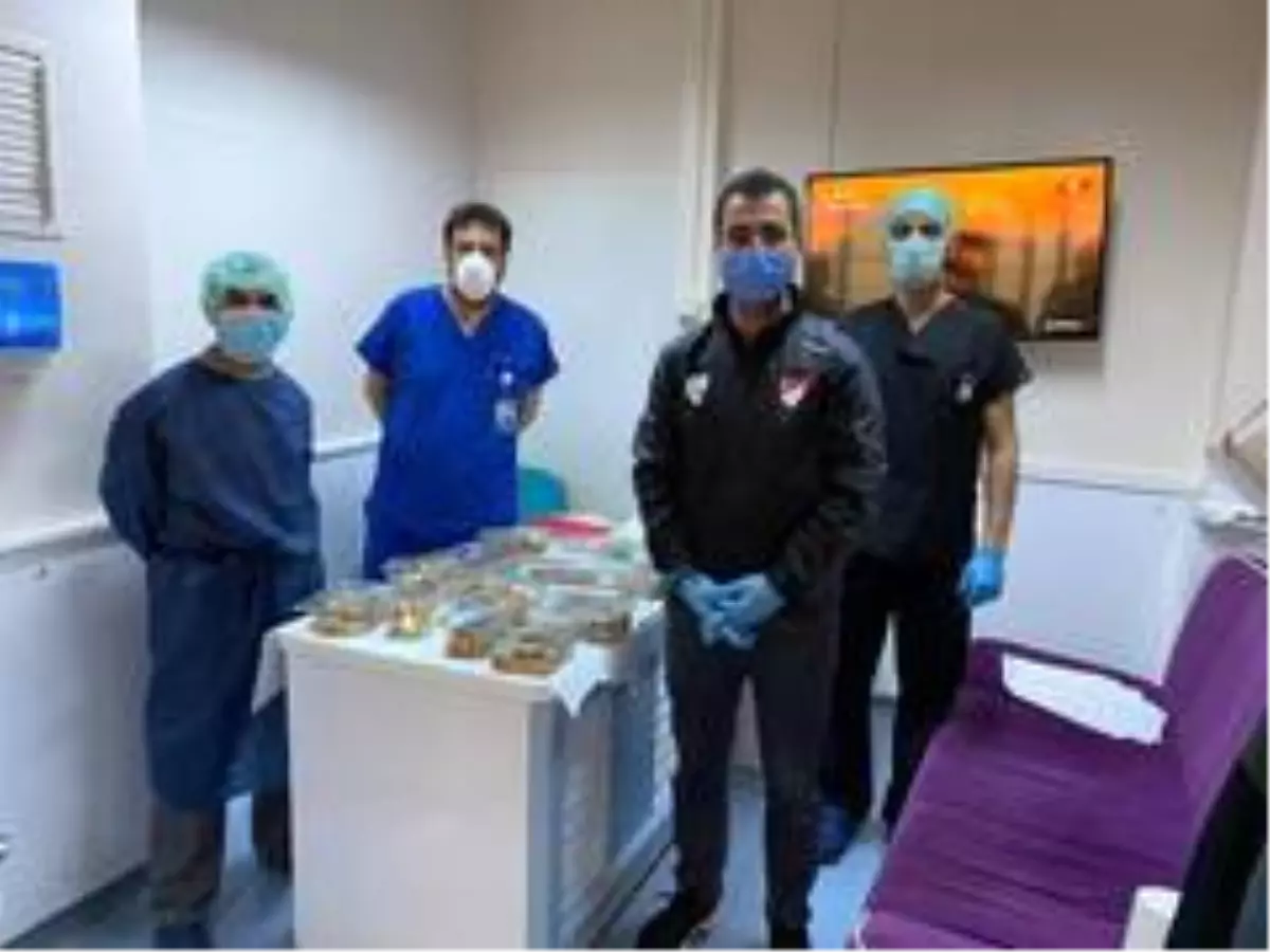 Hakemlerden sağlıkçılara ev yemeği desteği Haber