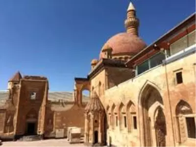 İshak Paşa Sarayı yıllar sonra sessizliğe büründü İshak Paşa Sarayı yıllar sonra sessizliğe büründü