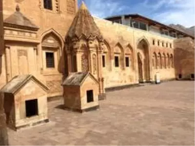 İshak Paşa Sarayı yıllar sonra sessizliğe büründü İshak Paşa Sarayı yıllar sonra sessizliğe büründü