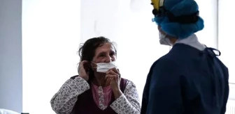 İstanbul Cerrahpaşa Tıp Fakültesi'nde koronavirüsü yenen hastalar odalarında görüntülendi