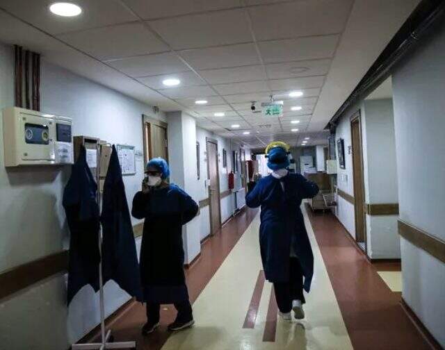 İstanbul Cerrahpaşa Tıp Fakültesi'nde koronavirüsü yenen hastalar görüntülendi