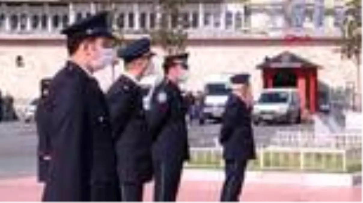 İSTANBUL-TAKSİM MEYDANI'NDA SOSYAL MESAFELİ TÖREN