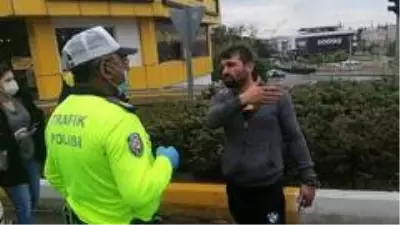 Kırmızı ışıkta geçmedim iddiasına polisten kaza yerinde görüntülü cevap Kırmızı ışıkta geçmedim iddiasına polisten kaza yerinde görüntülü cevap