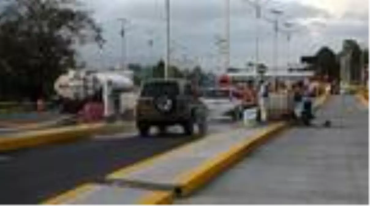 Kolombiya'da koronavirüs önlemleri - Bogota'ya gelen araçlar dezenfekte ediliyor