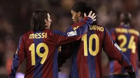 Lionel Messi, Ronaldinho'nun kefalet parasını ödediği iddiaları yalanladı Lionel Messi, Ronaldinho'nun kefalet parasını ödediği iddiaları yalanladı