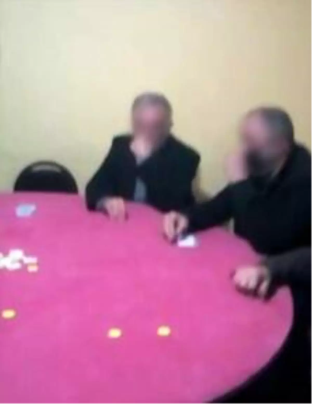 Manisa'da evde kumar oynayan 17 kişiye para cezası