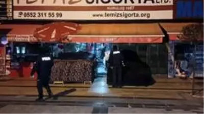 Marketten istediği bedava sigarayı alamayınca camlarını kırdı Marketten istediği bedava sigarayı alamayınca camlarını kırdı