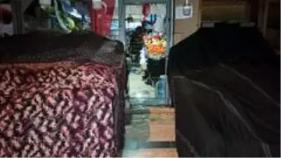 Marketten istediği bedava sigarayı alamayınca camlarını kırdı Marketten istediği bedava sigarayı alamayınca camlarını kırdı