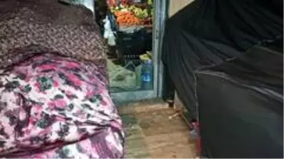 Marketten istediği bedava sigarayı alamayınca camlarını kırdı Marketten istediği bedava sigarayı alamayınca camlarını kırdı