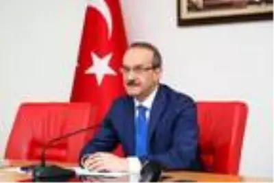Nehre atlayan çocuğu kurtaran 2 polis, ödüllendirildi Nehre atlayan çocuğu kurtaran 2 polis, ödüllendirildi