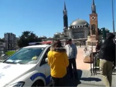 (Özel) Taksim'de ceza yiyen vatandaştan ilginç sosyal mesafe tepkisi (Özel) Taksim'de ceza yiyen vatandaştan ilginç sosyal mesafe tepkisi