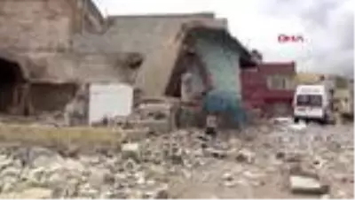 Şanlıurfa'da metruk ev çöktü: 2 kardeş yaralandı Şanlıurfa'da metruk ev çöktü: 2 kardeş yaralandı