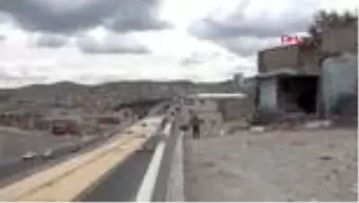 Şanlıurfa'da metruk ev çöktü: 2 kardeş yaralandı Şanlıurfa'da metruk ev çöktü: 2 kardeş yaralandı