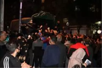 Şanlıurfa'da sokağa çıkma yasağını duyanlar fırınlara koştu