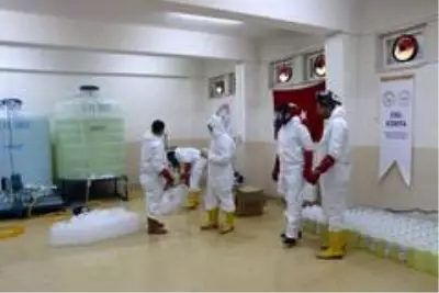 Siirt'te kimya öğretmenleri el ele verip korona virüse karşı dezenfektan üretti