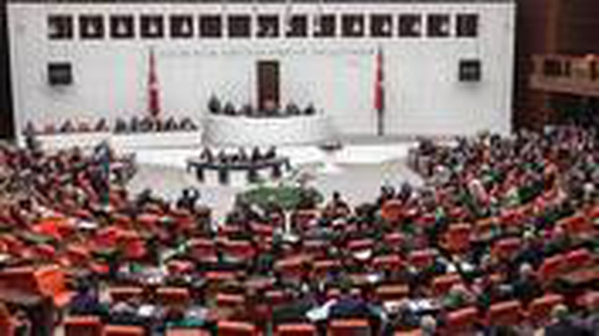 Yapılamayan eğitimlerin telafisi ve yeni düzenlemeleri içeren kanun teklifi komisyonda kabul edildi