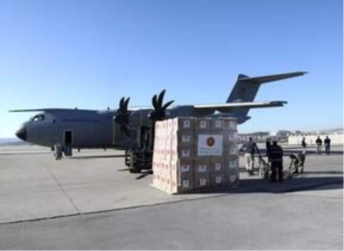 Türkiye, İngiltere'ye koronavirüs için yardım malzemesi yolladı