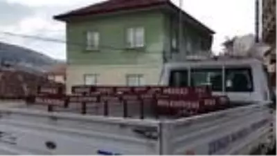 Akseki Belediye Başkanı Özkan, sokak hayvanlarına mama bıraktı Akseki Belediye Başkanı Özkan, sokak hayvanlarına mama bıraktı