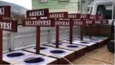 Akseki Belediye Başkanı Özkan, sokak hayvanlarına mama bıraktı Akseki Belediye Başkanı Özkan, sokak hayvanlarına mama bıraktı