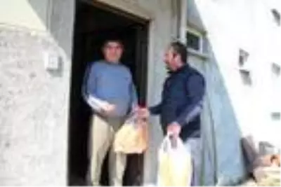 Balıkesir'in kırsal mahallelerinde ekmekleri muhtarlar dağıttı
