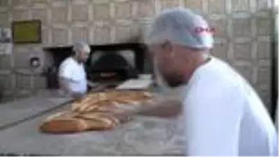 Balıkesir’in kırsal mahallelerinde ekmekleri muhtarlar dağıttı