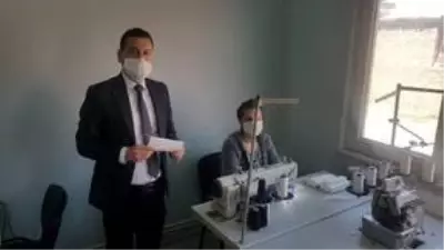 Belediye ve terziler el ele vererek maske üretiyor Belediye ve terziler el ele vererek maske üretiyor