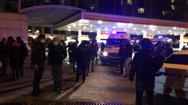 Beyoğlu'nda yol kontrolü yapan polislere ateş açıldı: 2 polis yaralı Beyoğlu'nda yol kontrolü yapan polislere ateş açıldı: 2 polis yaralı