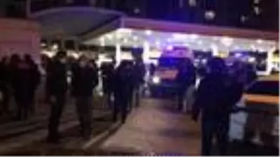 Beyoğlu'nda yol kontrolü yapan polislere ateş açıldı: 2 polis yaralı Beyoğlu'nda yol kontrolü yapan polislere ateş açıldı: 2 polis yaralı
