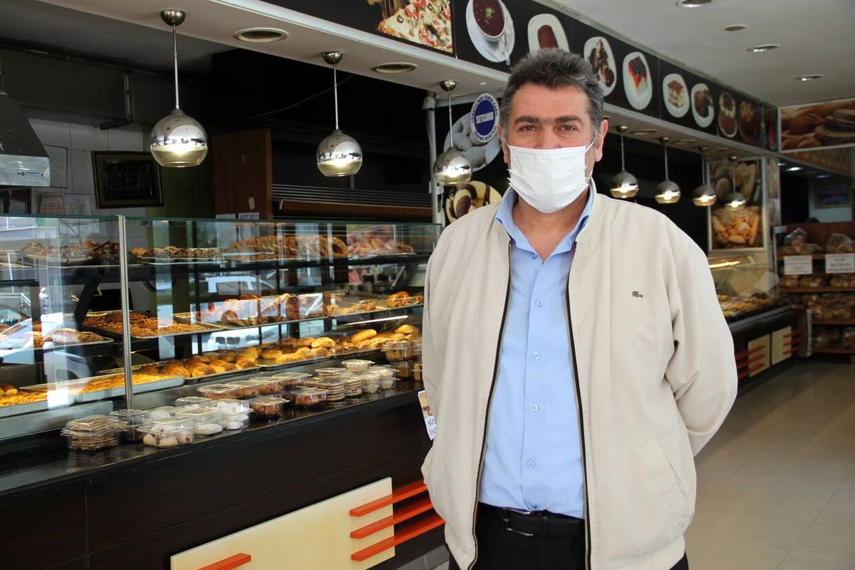 Ekmeği 5 TL'den satan fırıncıya insanlığın ölmediğini İzmirli fırıncı hatırlattı: İhtiyaç sahipleri ekmeğini ücretsiz alacak
