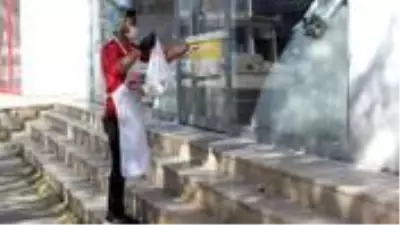 Fırıncılar, bir günde sattığı ekmeği sokağa çıkma yasağı sonrası iki saatte sattı Fırıncılar, bir günde sattığı ekmeği sokağa çıkma yasağı sonrası iki saatte sattı