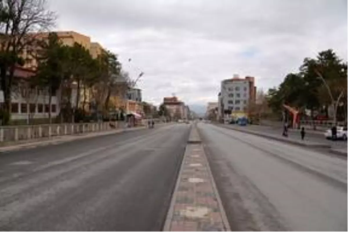 Muş'ta vatandaşlar 'evde kal' çağrısına uyuyor