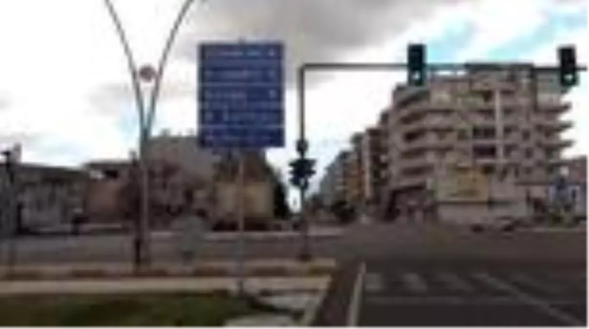 Sokağa çıkma yasağının ardından caddelerde sessizlik hakim oldu