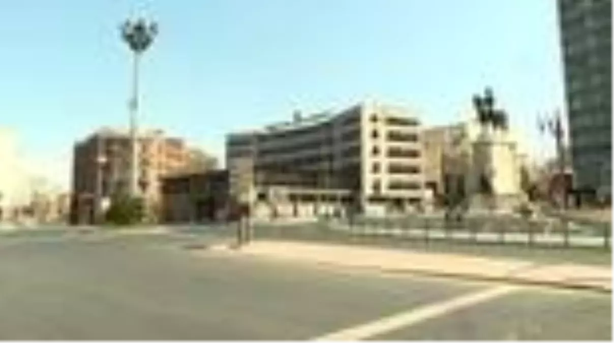 Sokağa çıkma yasağının ardından meydanlar boş kaldı - ANKARA/ANTALYA/SAMSUN/DİYARBAKIR/