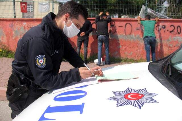 Adana'da babasıyla kavga edip sokağa çıkan genç, cezayı yedi
