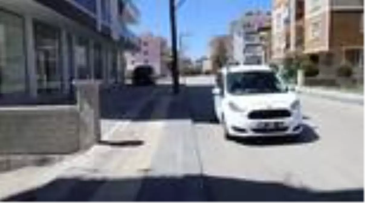 Çubuk Belediyesi, evlerinde kalan vatandaşlara ekmek götürdü