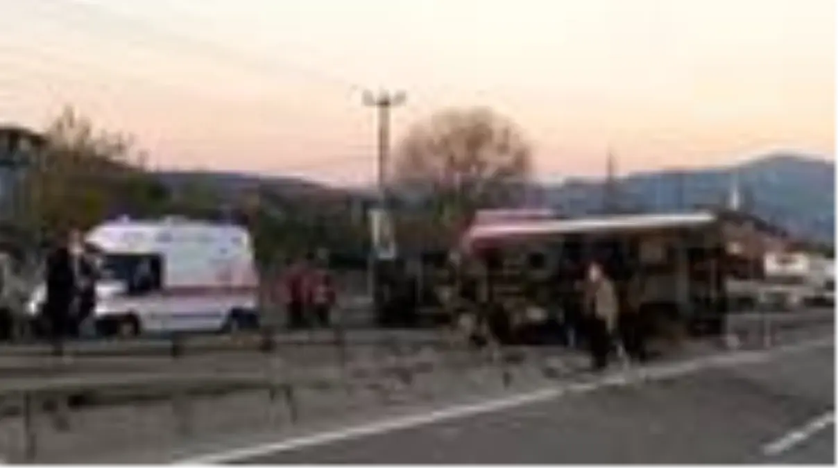 Devrilen kamyonun sürücüsü yaralandı