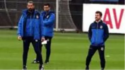 Fenerbahçe'de Emre Belözoğlu ile yeni dönem başlıyor Fenerbahçe'de Emre Belözoğlu ile yeni dönem başlıyor