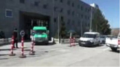 Gölbaşı Belediyesi ekipleri mahalle mahalle dolaşıp çocuklara şarkı dinletti