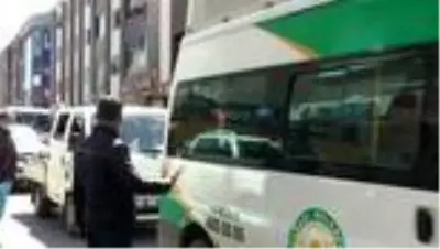 Gölbaşı Belediyesi ekipleri mahalle mahalle dolaşıp çocuklara şarkı dinletti