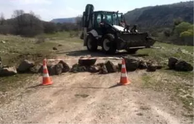 Güdül'de piknik alanları ve çay kenarlarına giden yollar kapatıldı