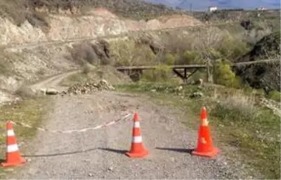 Güdül'de piknik alanları ve çay kenarlarına giden yollar kapatıldı